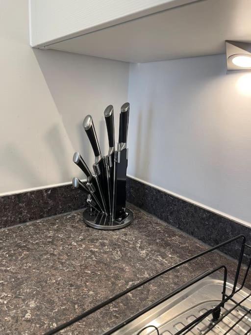 Contemporary Urban Retreat, 2-Bedroom Haven By London City Airport Exteriör bild